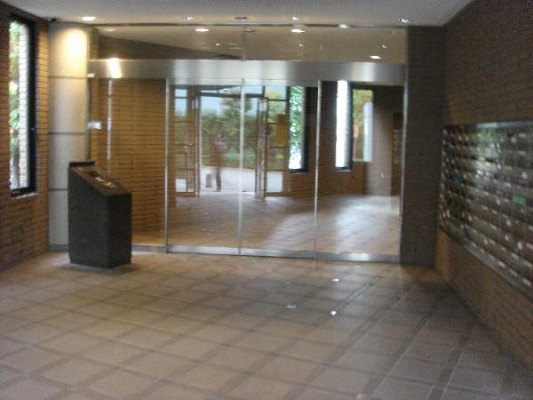 Entrance. Beautiful entrance. Crime prevention is also a pat ☆