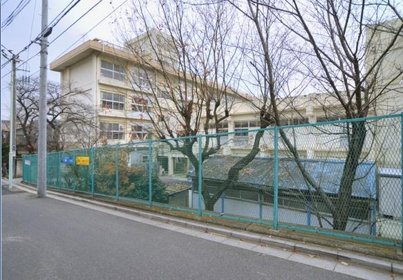 Junior high school. 740m to shore junior high school