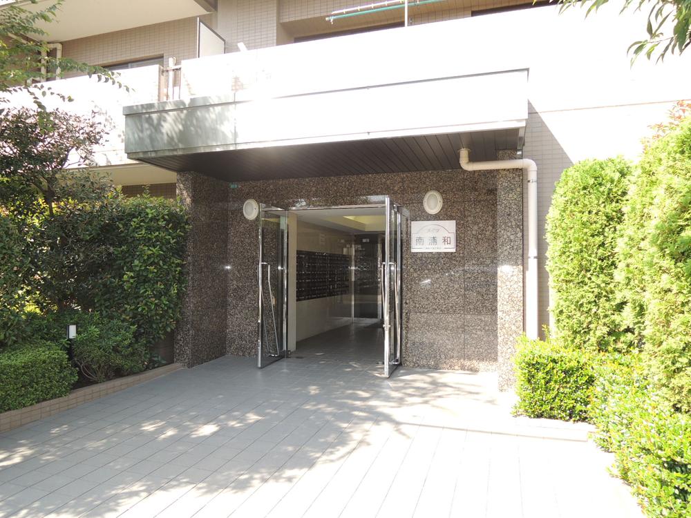 Entrance. Common areas