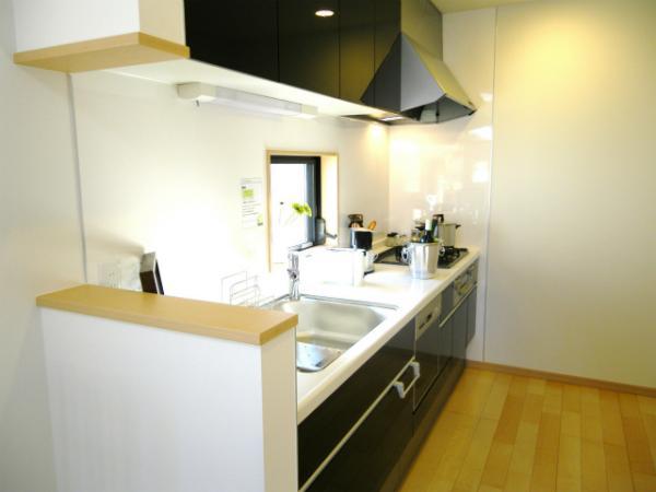 Kitchen. Furniture that is reflected in the photograph ・ Small parts are not included in the sale