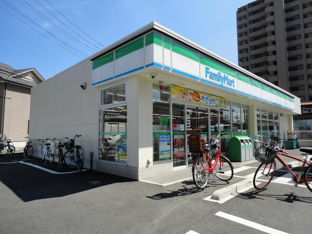 Convenience store. FamilyMart Saitama Shirahata store up (convenience store) 246m