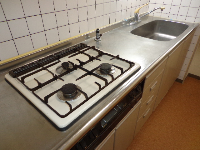 Kitchen.  ☆ 3-neck gas stove with system Kitchen ☆ 