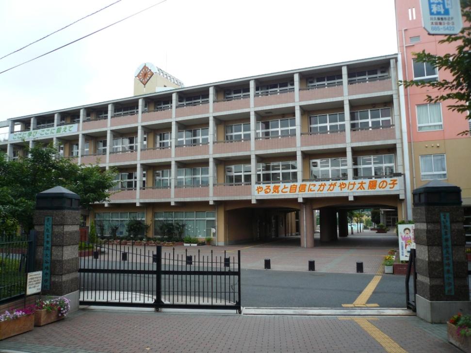 Junior high school. 1155m until the Saitama Municipal Oyaba junior high school