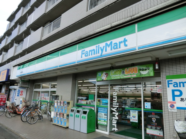 Convenience store. FamilyMart Urawa Negishi store up (convenience store) 500m