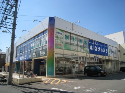 Shopping centre. 100 Hitoshi ・ Clothing ・ 220m to dental (shopping center)