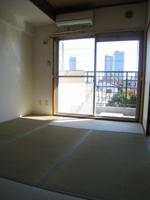 Living and room. Soothing Japanese-style room 6 quires