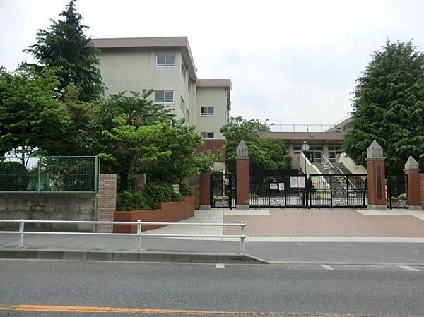 Junior high school. 900m until the Saitama Municipal Minami Urawa in