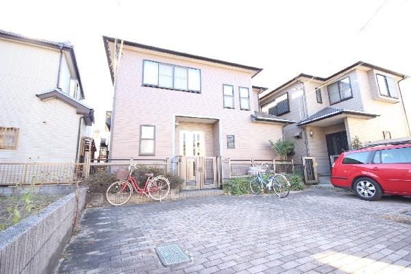 Local appearance photo. Spacious land area 44 square meters. 2 car parking spaces with a space!
