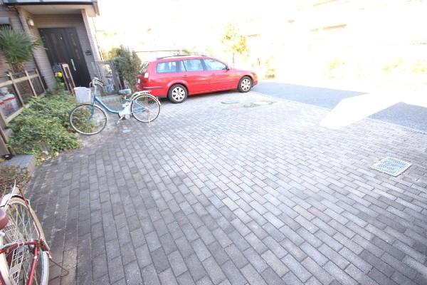 Local appearance photo. Water and sewerage, I am happy with wood deck
