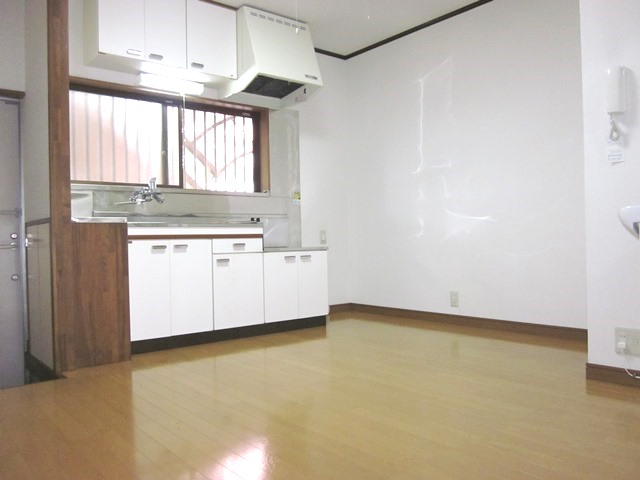 Kitchen.  ☆ There is a window in the kitchen ☆ Ventilation is also quite possible ☆