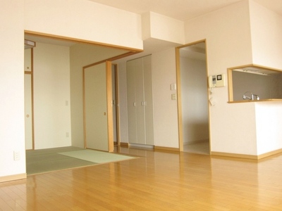 Living and room. It will be connected with the Japanese-style room