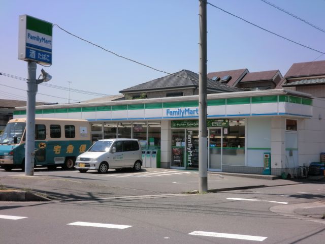 Convenience store. 580m to Family Mart (convenience store)