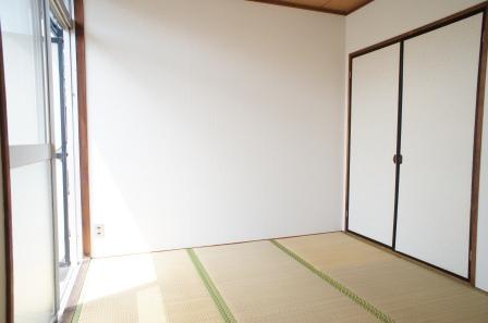 Other room space. As soon as they please move to the tatami of Omotegae. 