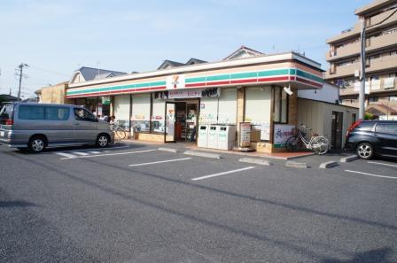 Convenience store. Seven-Eleven Urawa Tsuji 5-chome up (convenience store) 440m