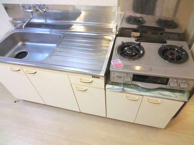 Kitchen.  ☆ Two-burner gas stove installation Allowed ☆ 