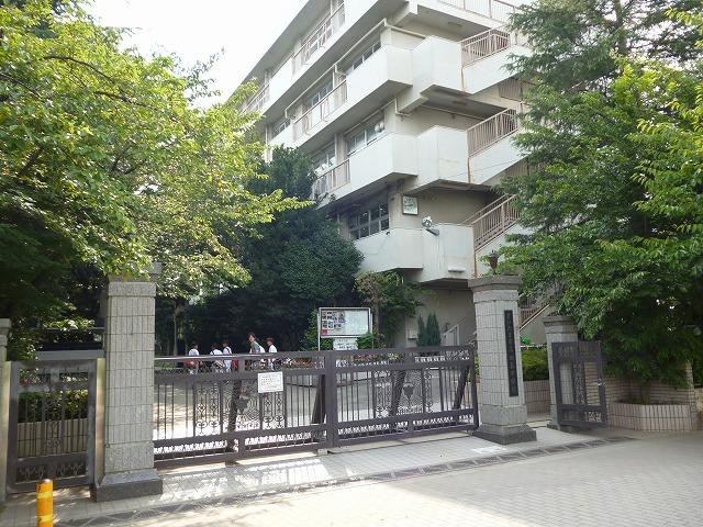 Junior high school. 841m to Saitama City Tatsuta Island junior high school