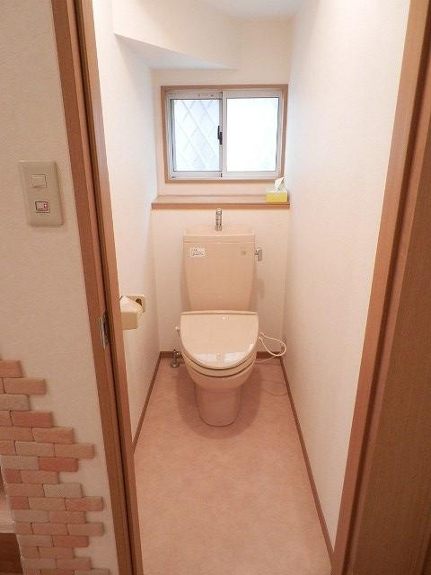 Toilet. ◆ Warm water washing toilet seat