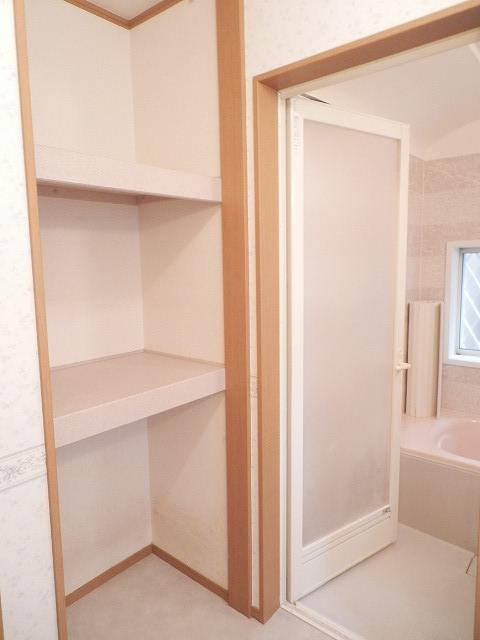 Receipt. ◆ Linen cabinet