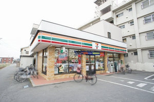 Convenience store. Seven-Eleven Saitama Owada 2-chome up (convenience store) 230m