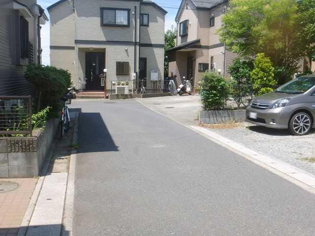 Local photos, including front road. ◆ Before road 4m public road. Local (August 2013) Shooting