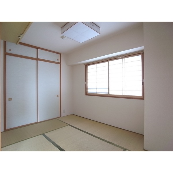 Other room space. Japanese-style room about 6 quires