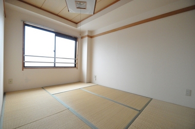 Living and room. Japanese-style room 6 tatami