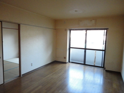 Living and room. Day good! LDK spacious 13 Pledge