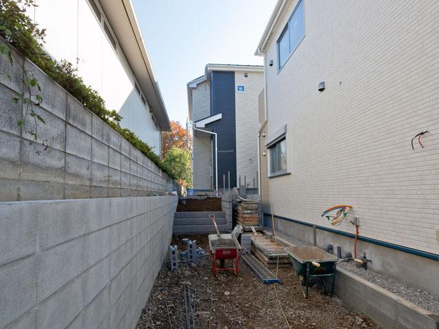 Other local.  ■ 5 Building _2580 ten thousand! « ~ Car space two OK ~ » ◆ Face-to-face kitchen 15 Pledge ~ 18 is a pledge and affluent living!  ◆ 1F shutter is equipped with a shutter!  ◆ Environment is good Readjustment replotting! ! There are models! 