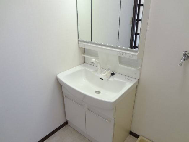 Washroom. Wide wash basin is easy to use