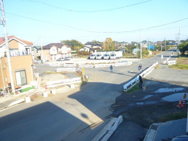 View photos from the dwelling unit. The traffic is not very. 