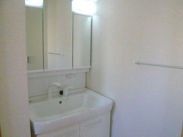 Wash basin, toilet. Vanity unit