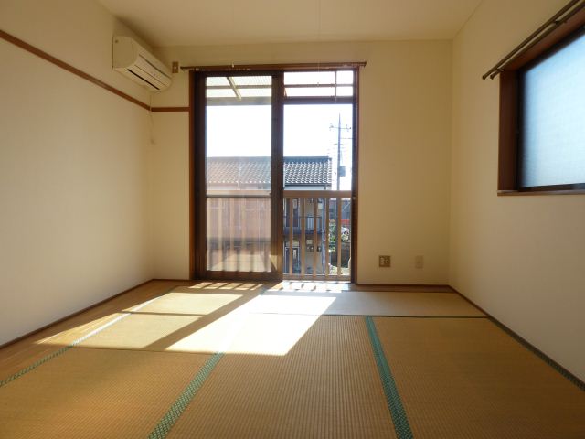 Living and room. Tatami is warm in winter, Summer is what should be proud of Japan that will smoking a moisture