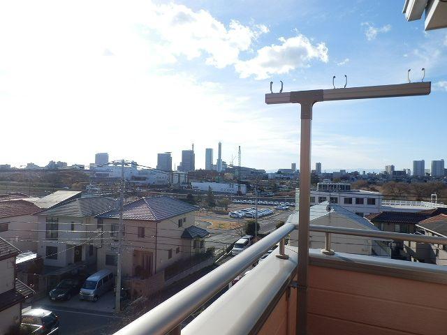View photos from the dwelling unit. ◆ Ventilation good. South balcony