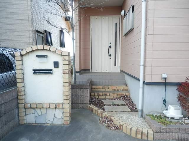 Entrance. Local (12 May 2013) Shooting