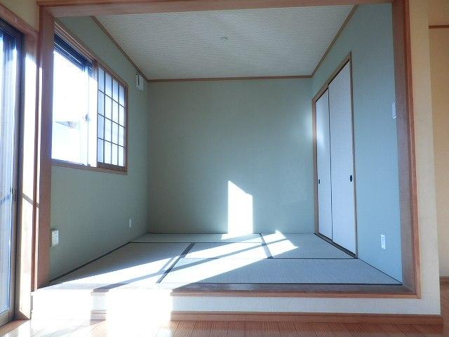 Non-living room. Indoor (12 May 2013) Shooting