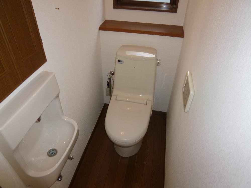 Toilet. Indoor (12 May 2013) Shooting