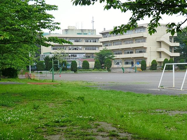 Primary school. 994m until the Saitama Municipal Shibakawa Elementary School