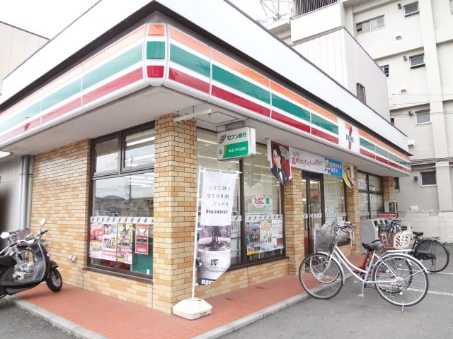 Convenience store. 390m to Seven-Eleven (convenience store)