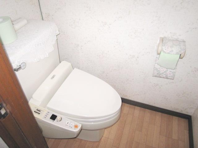 Toilet. Indoor (11 May 2013) Shooting