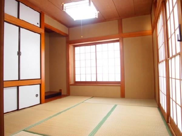 Non-living room. A full-fledged Japanese-style. Mind calming space.