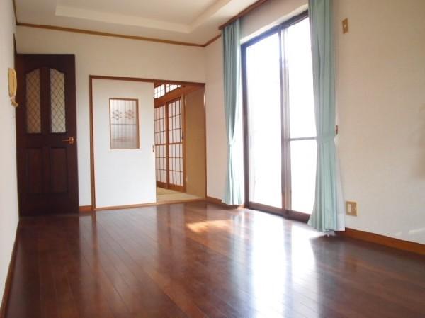 Living. Detached interior introspection Pictures - Japanese-style room, which is adjacent to the living living