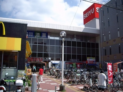 Supermarket. Seiyu to (super) 560m