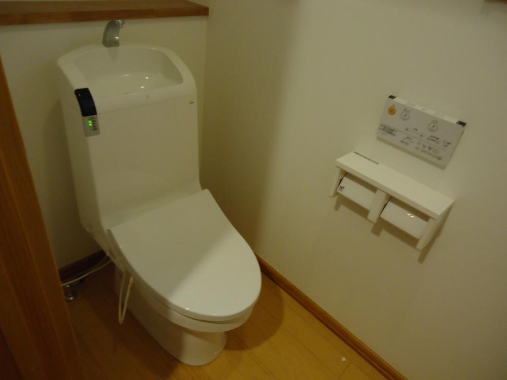 Toilet. Indoor (12 May 2013) Shooting