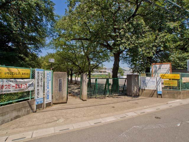 Primary school. Daisuna soil 1520m to East Elementary School