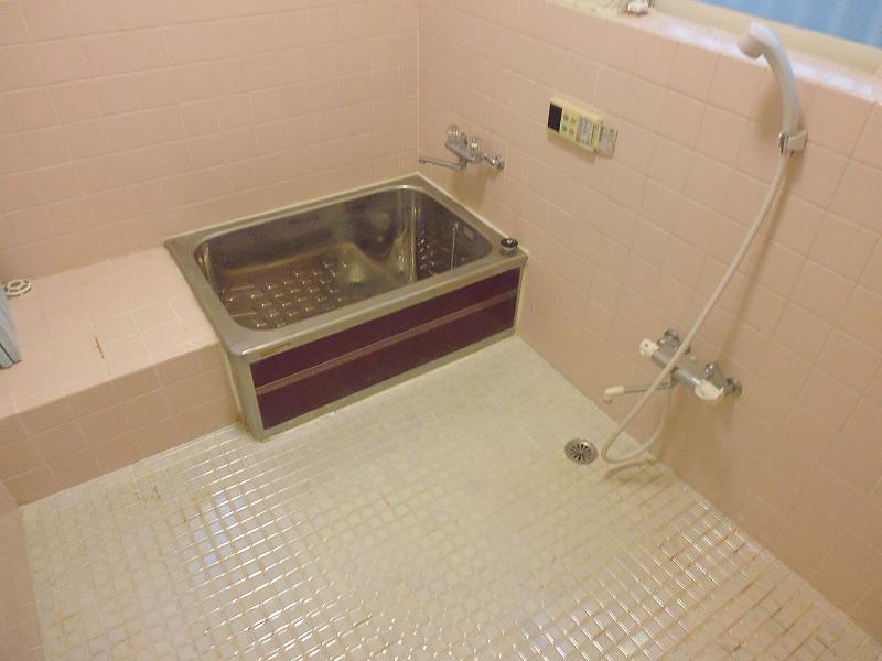 Bathroom. Indoor (10 May 2013) Shooting