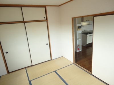 Living and room. 5 tatami Japanese-style