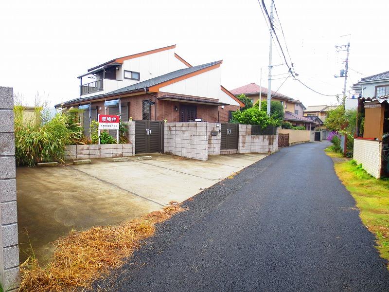 Local photos, including front road. Local (11 May 2013) Shooting