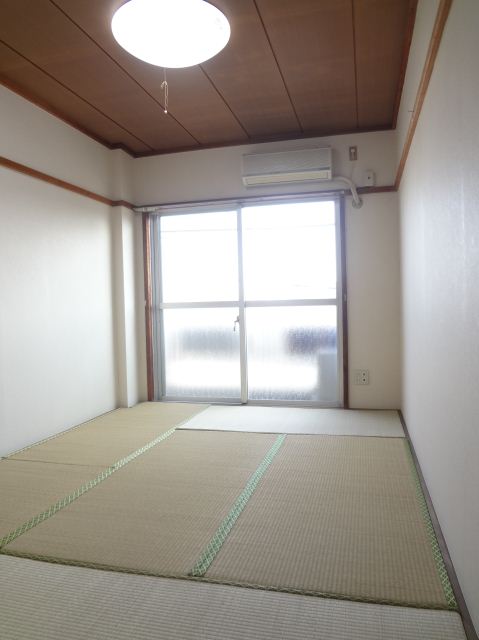 Living and room. It is settle tatami rooms