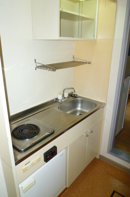 Kitchen. 1-burner stove kitchen