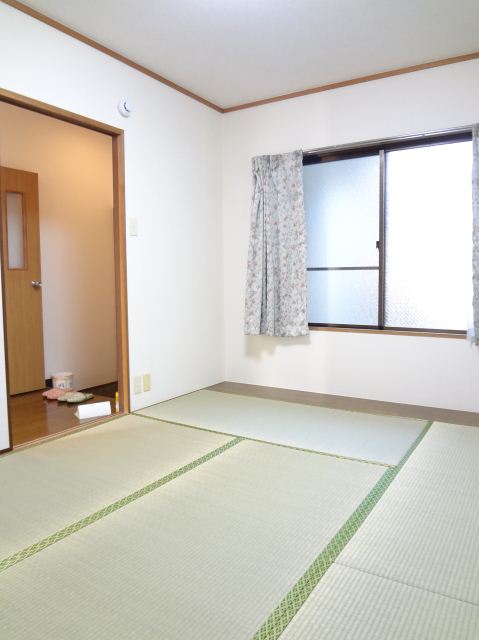 Living and room. It is settle tatami rooms